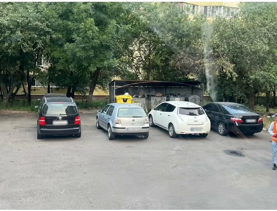 У Рівному авто під сміттєвими контейнерами обертається штрафом