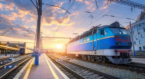 Укрзалізниця попереджає: затримки поїздів зберігаються через об'їзди та евакуації