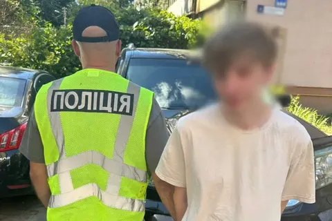У Києві затримали 24-річного чоловіка, який продавав гранати й набої