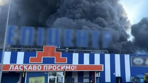 Удар по «Епіцентру» в Прилуках: на місці працюють вибухотехніки
