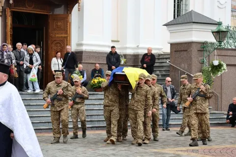 Луцьк попрощався з Героєм Михайлом Слутяком
