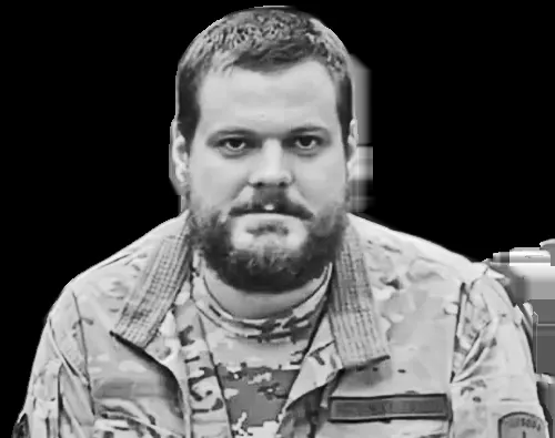 У Польщі ультраправий депутат кувалдою пошкодив пам'ятник воїнам УПА