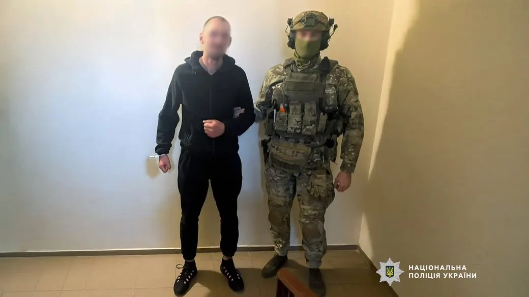 У Чернігові затримали підозрюваного у крадіжці годинників і телефонів із бутіка