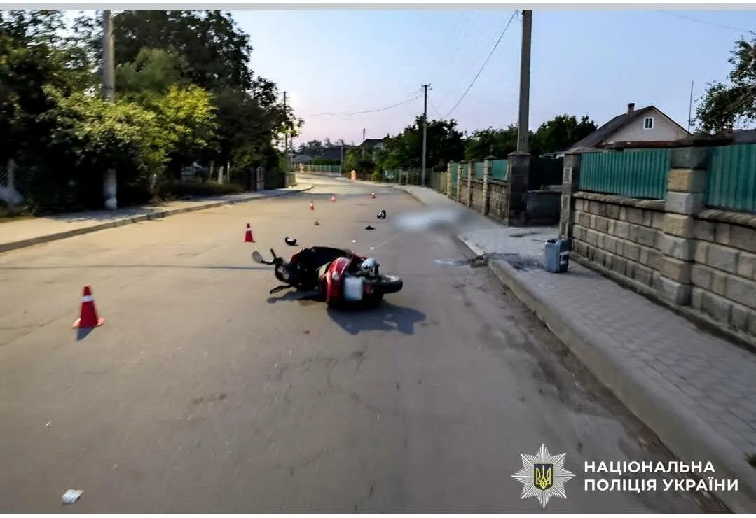 На Рівненщині скутерист загинув, врізавшись у паркан