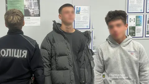 У Чернігові затримали двох 18-річних за пограбування перехожого