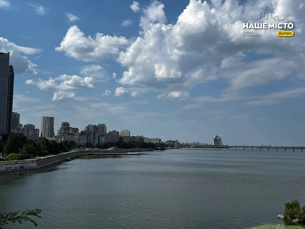 Монастирський острів у Дніпрі: вересень тримає літо на паузі