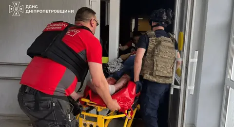 Атака на Дніпропетровщину: загиблий, 14 поранених і руйнування
