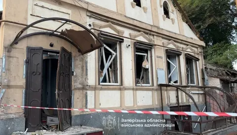 Два удари по Запоріжжю за ніч: пошкоджені будинки, сталася пожежа