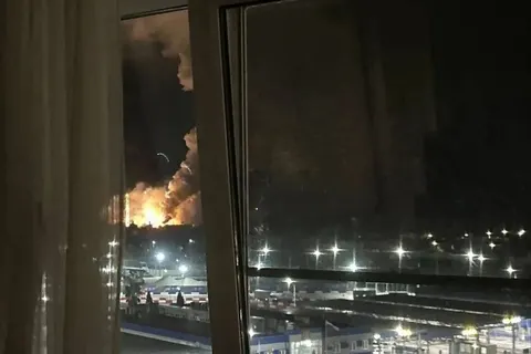 Нічні вибухи в Сочі: безпілотники атакували місто, палає об'єкт