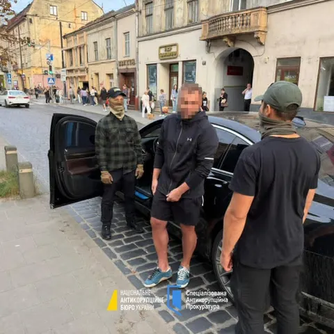 Хабарі від шахраїв: НАБУ викрило схему з посадовцем ОГП