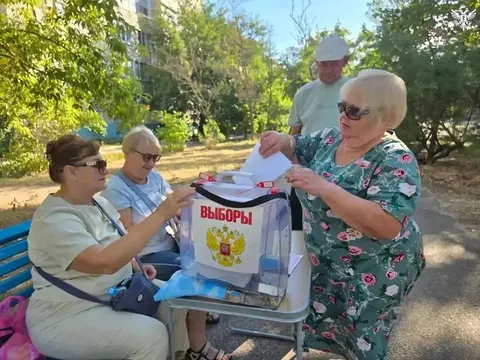 Обхід поквартирно і щоденний стукіт у двері: як окупанти змушують голосувати на Запоріжжі