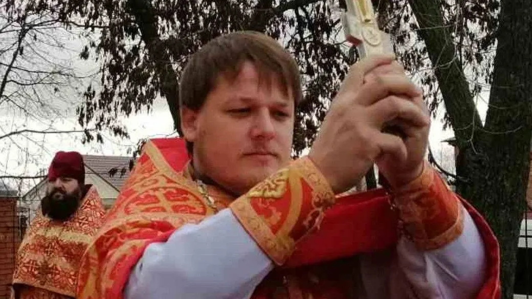 На Суми впала авіабомба: поранено священника, який віз хліб для нужденних