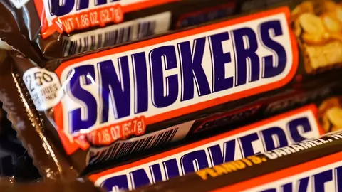 На честь кого насправді назвали Snickers: історія, яку знають не всі