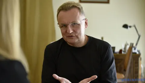 Садовий знайшов у своєму авто пристрій з антеною та SIM-картою