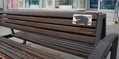 У Дрогобичі розмалювали таблички на честь зниклих безвісти воїнів: поліція знайшла жінку