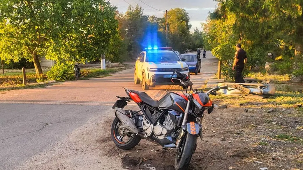 На Миколаївщині мотоцикл зіткнувся з легковиком: 14-річна дівчина загинула