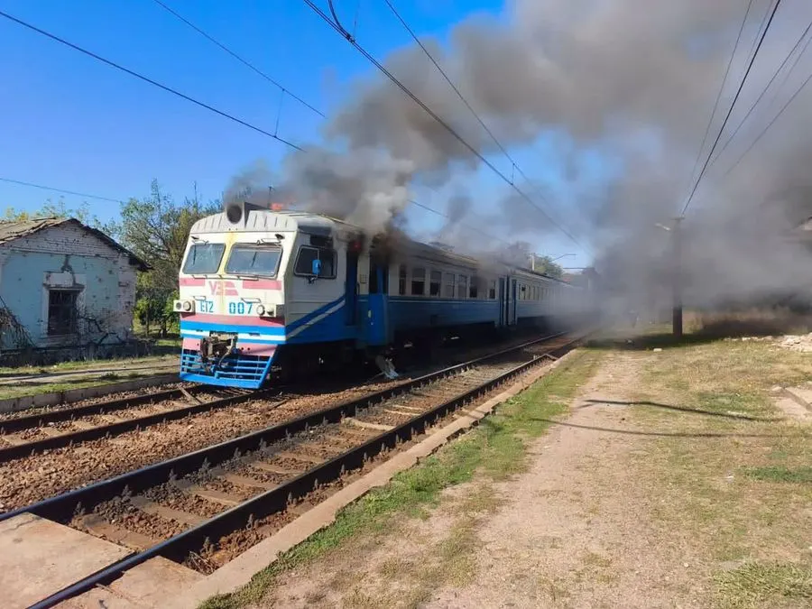 Удар по приміському поїзду на Харківщині: двоє пасажирів травмовані