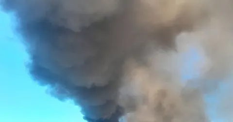 Одесу затягнуло чорним димом: у районі виникли пожежі, фахівці міряють повітря