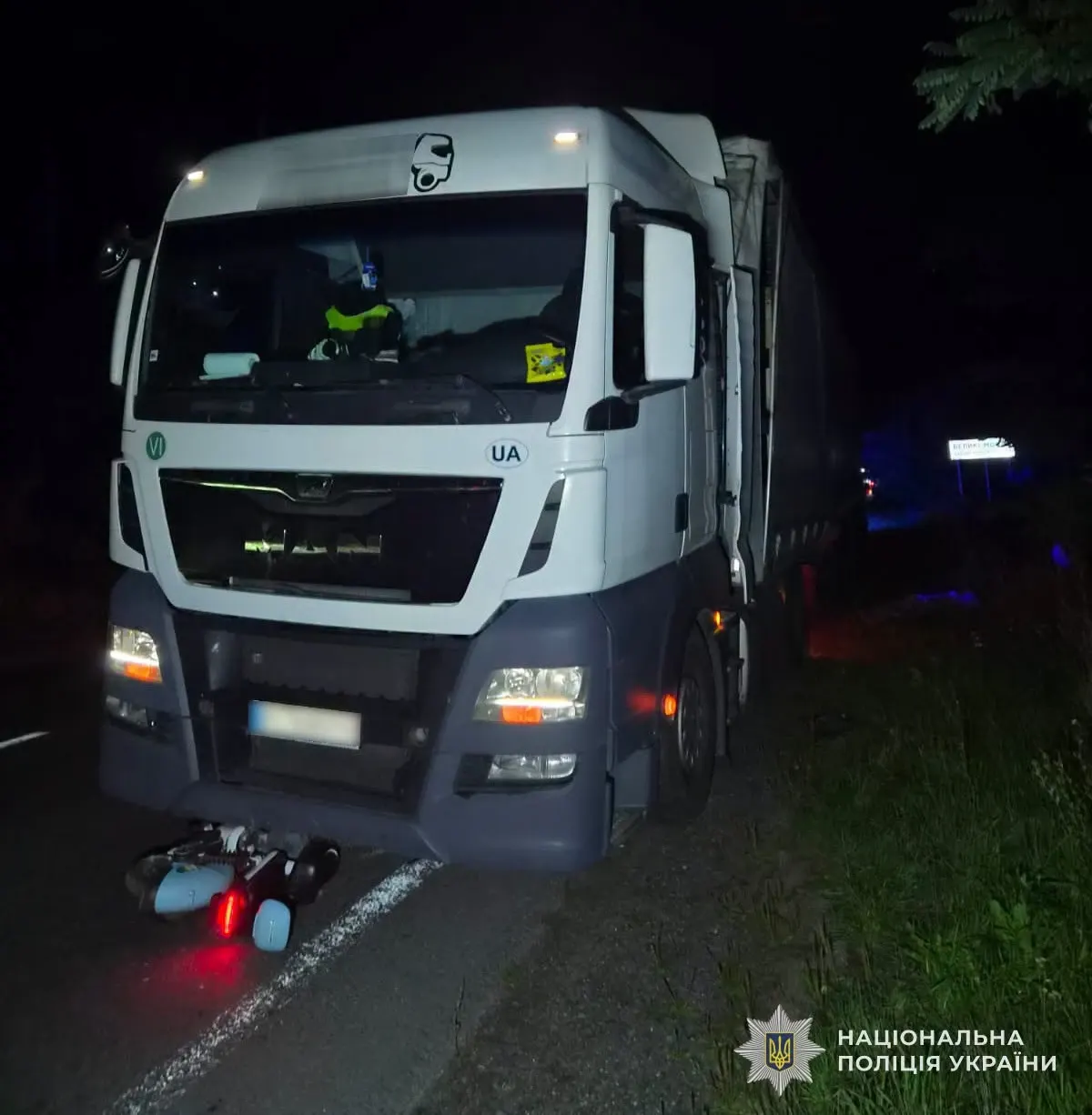На Львівщині електроскутер зіткнувся з вантажівкою: водій загинув на місці
