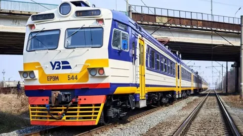 Затримки потягів Укрзалізниці сягають 18 годин через атаку Росії