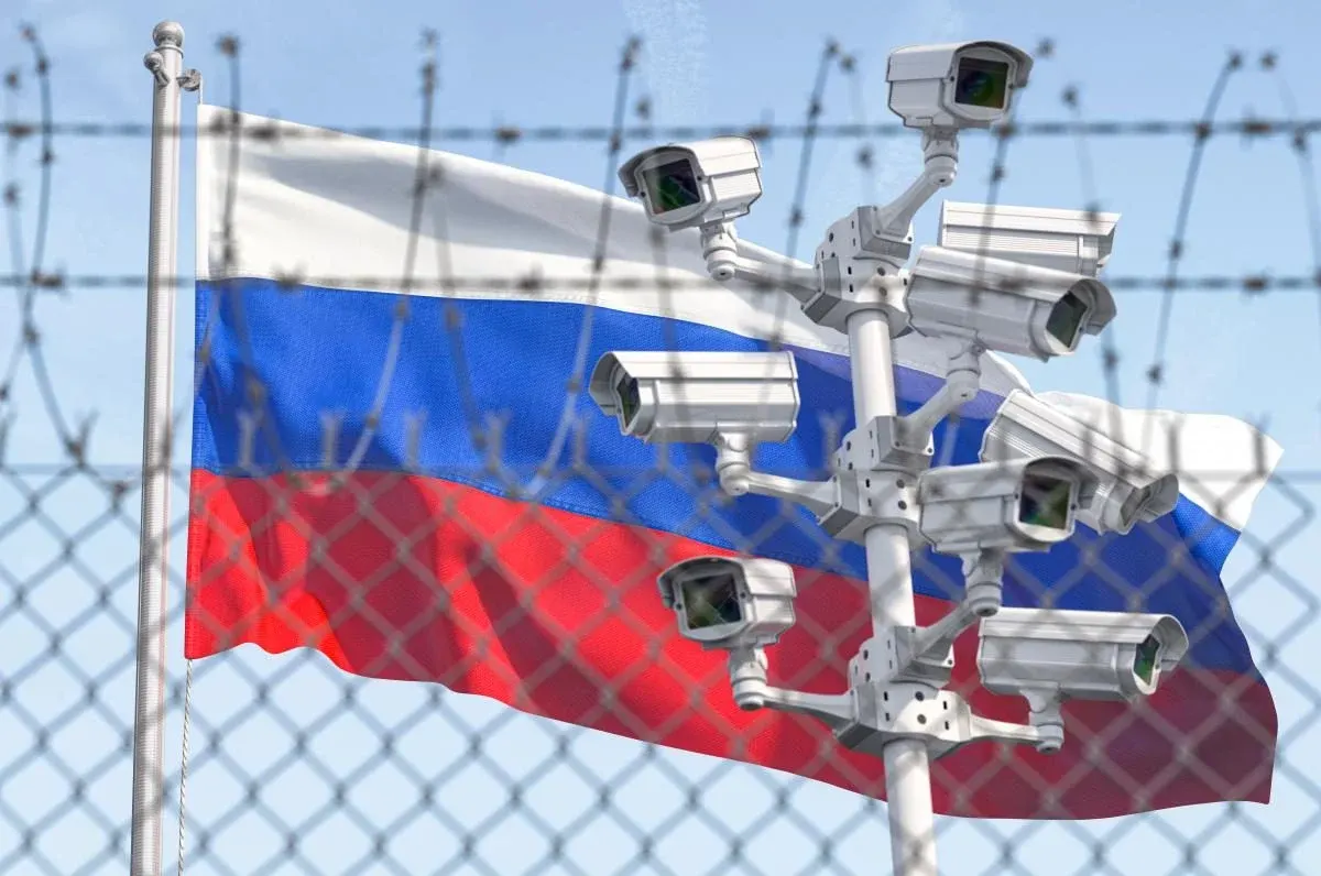 Росія голосує під час війни: порожні подіуми, заборонене «Яблуко» і ветерани в списках