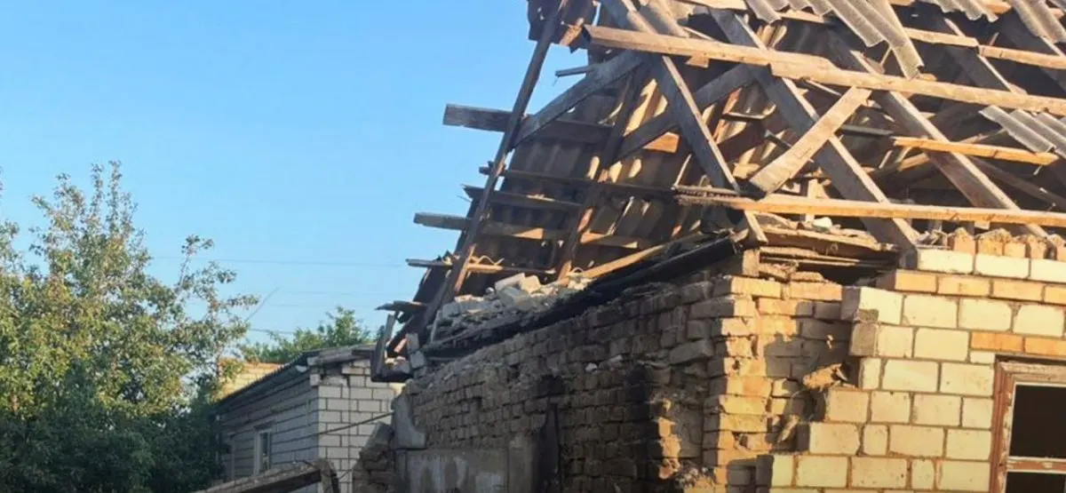 Понад 10 ударів за ніч: на Дніпропетровщині горіли продуктові склади й постраждав ТЦ