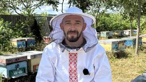 Від одного рою до 200 сімей: бджоляр із Воргола Максим Конюх розповів про пасіку