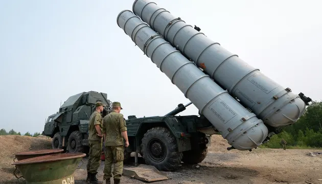 Під Керчю зафіксували позицію ЗРК С-300/С-400: дві пускові, радар і пункт управління