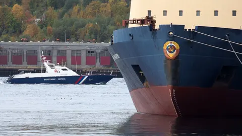 У Кронштадті палає криголам «Адмирал Макаров»: що відомо