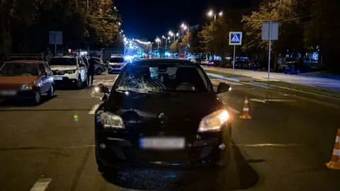 У Запоріжжі на проспекті Соборний авто збило чоловіка та дівчинку