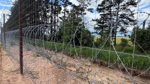 Кілометр уздовж кордону з Росією та Білоруссю — під спецрежимом