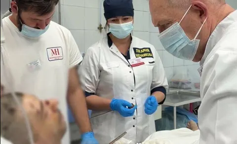 Уламок у мозочку: у Дніпрі рятують Максима, якого від вибуху закрили мама та брат