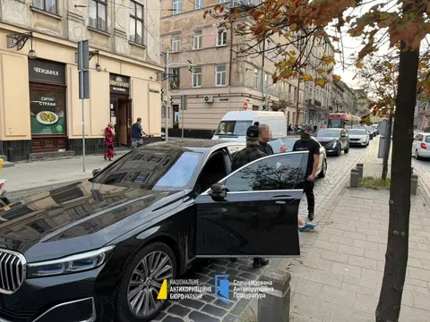 Схема «Карфаген»: посадовця ОГП підозрюють у кришуванні шахраїв