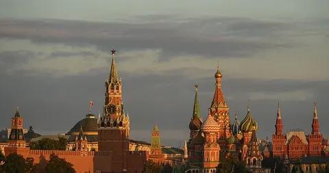 Ніч вибухів у Москві та Підмосков'ї: палають склади й НПЗ