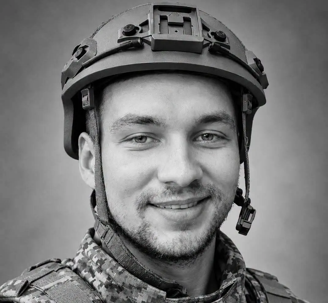 У Черкасах попрощалися з солдатом Денисом Кравченком, який загинув на Донеччині