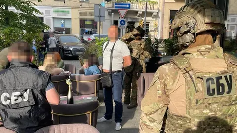 Рекет на Львівщині: за «борги» вибивали гроші навіть у військових