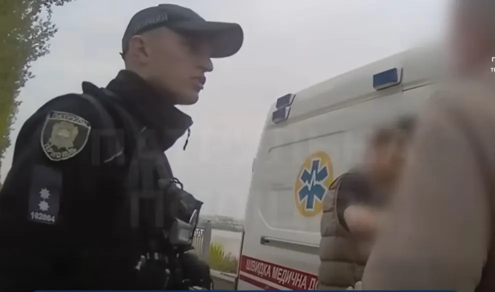 У Тернополі патрульні врятували велосипедиста, який знепритомнів на дорозі