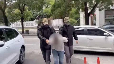 У Севастополі затримали чоловіка: ФСБ каже про «держзраду» й фото об'єктів Чорно