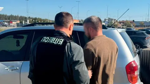 Хабарі з лісгоспів Київщини: посадовець Екоінспекції діяв разом із батьком і род