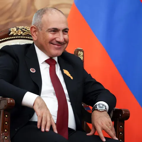 У Кремлі не зрозуміли, чому Пашинян говорив вірменською на саміті