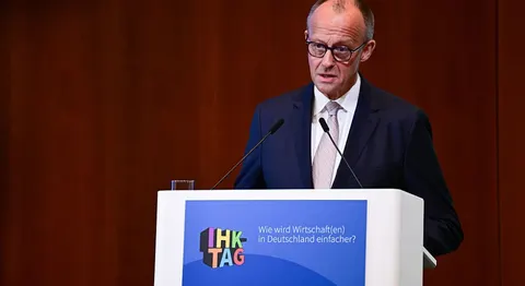 Мерц скасував поїздку до ООН: у Берліні кажуть про роботу, у партії — про критик