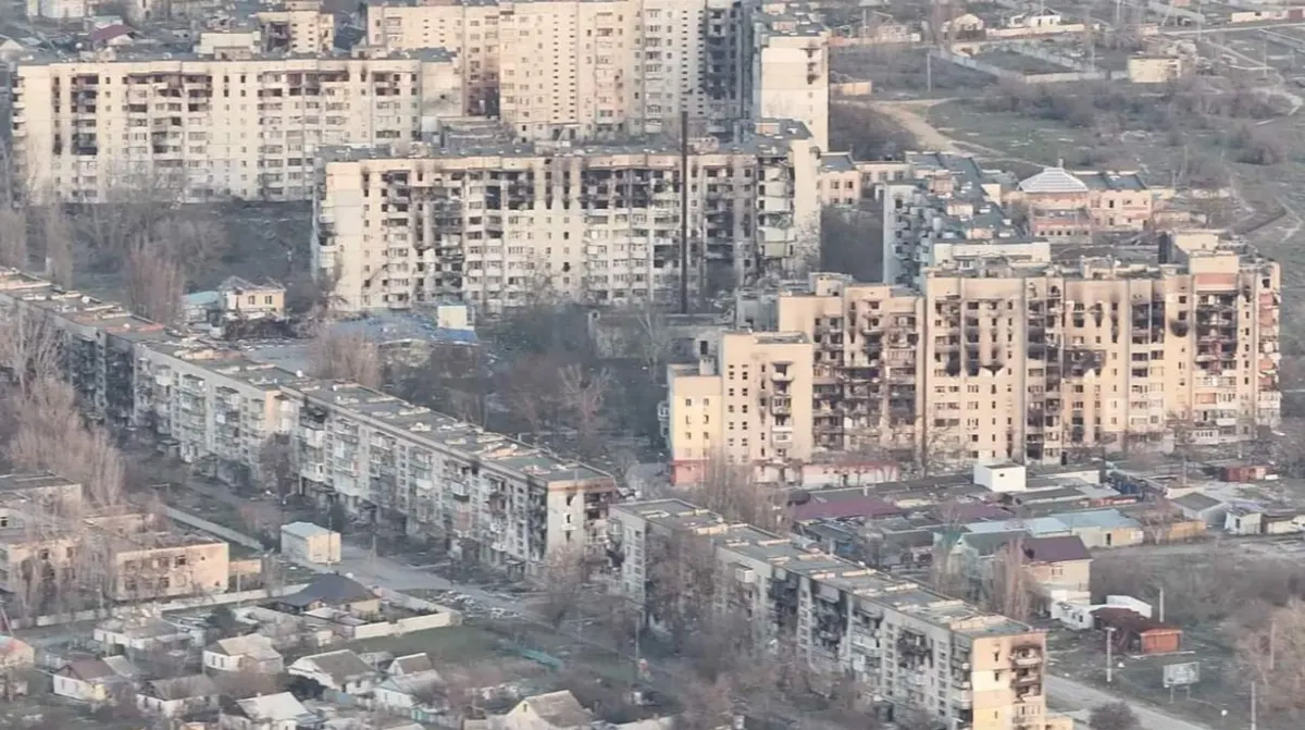 Олешки в сірій зоні: люди йдуть пішки через заміновані поля, бо чекати більше немає сил