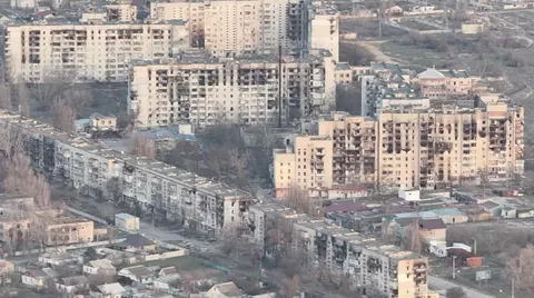 Олешки в сірій зоні: люди йдуть пішки через заміновані поля, бо чекати більше не