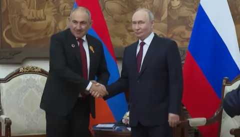 Пашинян і Путін: розмова про ЄС, ЄАЕС і референдум, якого не буде
