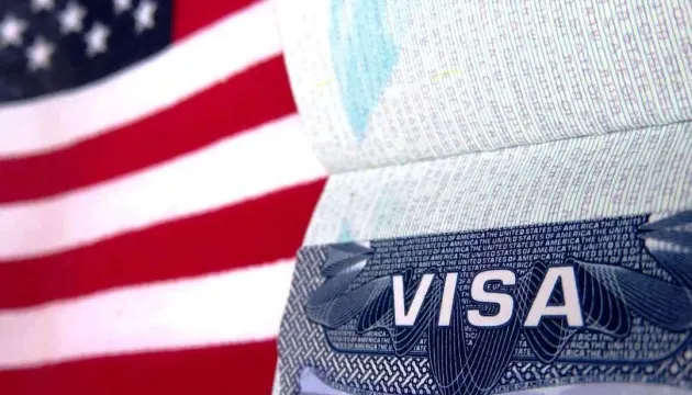 США зроблять постійною програму візових застав для громадян 50 країн