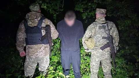 Заблукав у лісі під Шацьком: на Волині затримали чоловіка, який намагався незаконно перетнути кордон