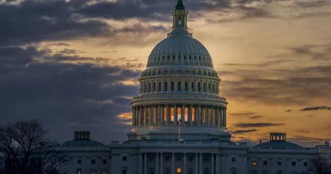 США схвалили мита до 100% для покупців російських енергоносіїв
