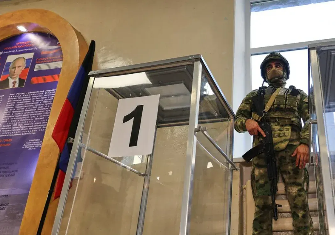 «Єдина росія» впевнено лідирує на виборах до держдуми після підрахунку половини протоколів