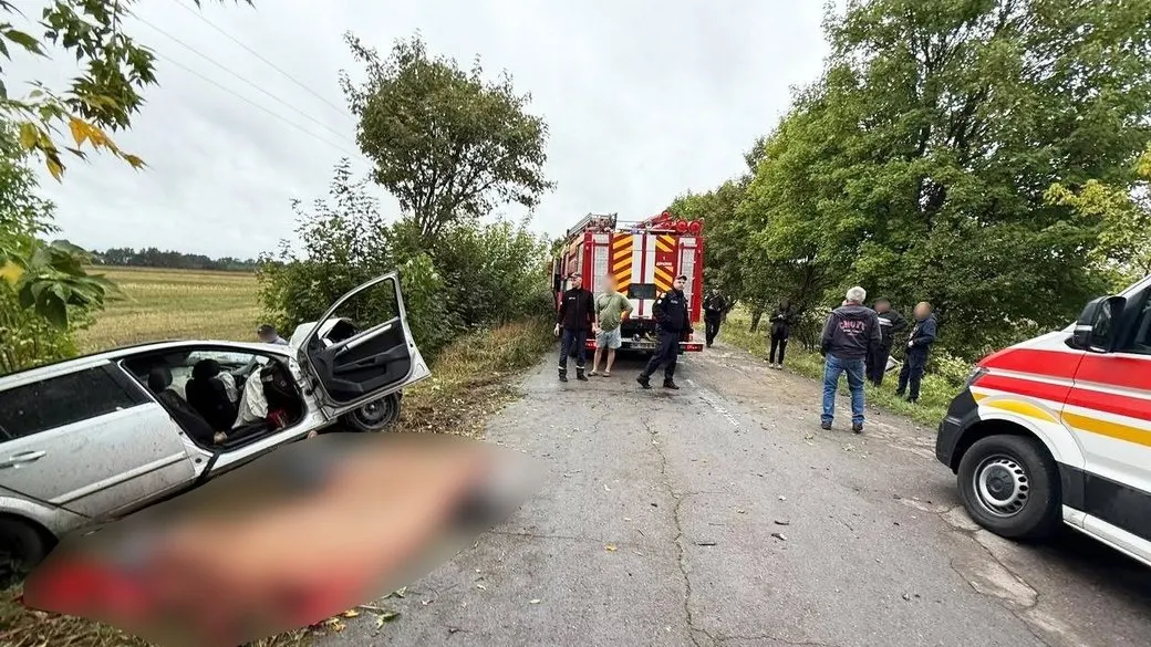 ДТП на Рівненщині: авто злетіло в кювет і врізалося в дерево, двоє загиблих
