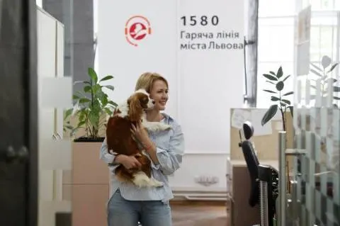 Директорка департаменту гуманітарної політики Львова отримала 83 тисячі гривень за серпень
